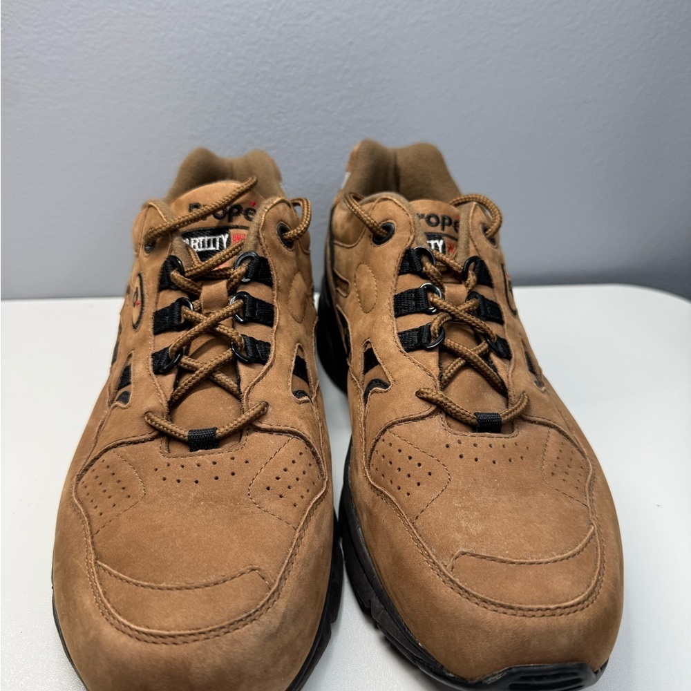Propet stability  walker size 8 Men's Brown Athletic Shoes